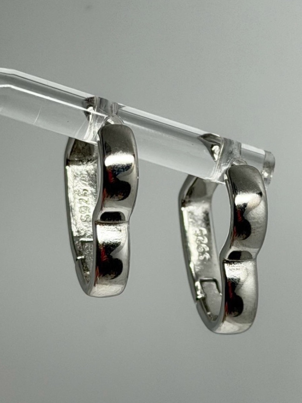 925 stamped, Sterling Silver Heart shapes Hoops Earrings - For Sale! - Picture 8 of 9